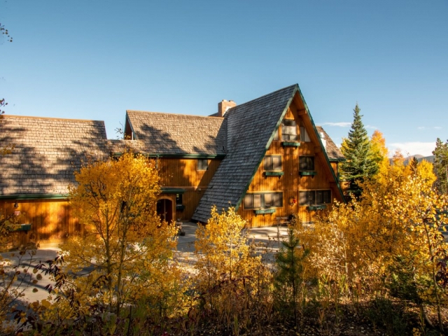 Fall exterior of High Country Lodge in Breckenridge